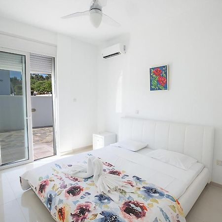Villa Protara Chrysos - Beautiful 5 Bedroom Protaras Villa - Walking Distance To Fig Tree Bay المظهر الخارجي الصورة